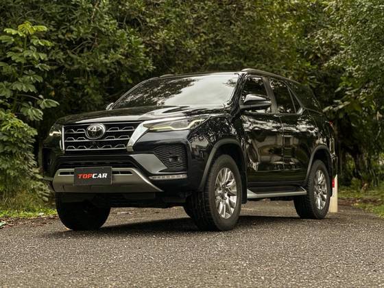 TOYOTA HILUX SW4 2.8 D-4D TURBO DIESEL SRX 7L 4X4 AUTOMÁTICO